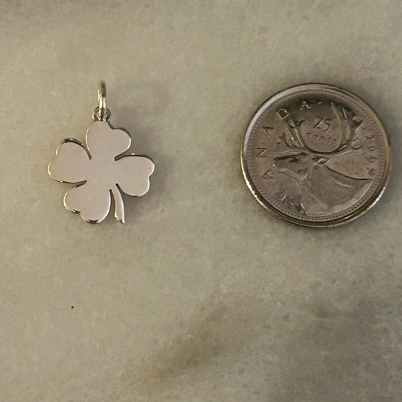 💯 authentic Tiffany and Co. Clover Leaf “GOOD LUCK” Charm! (Charm ONLY) - Picture 5 of 7